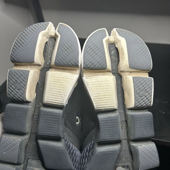 On Cloudflyer Mens Size 10.5 Black Running Shoes Sneakers - Picture 15 of 16